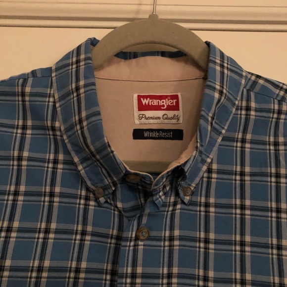 Wrangler wrinkle resistant shirt. - Picture 5 of 13